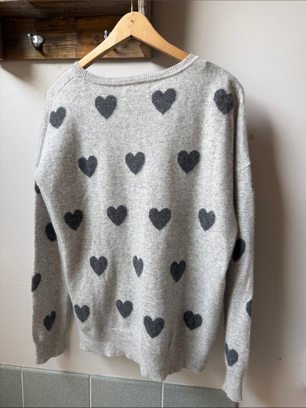 Christian Siriano Gray Sweater with Dark Gray Hearts 2-Ply Cashmere L - Picture 6 of 6